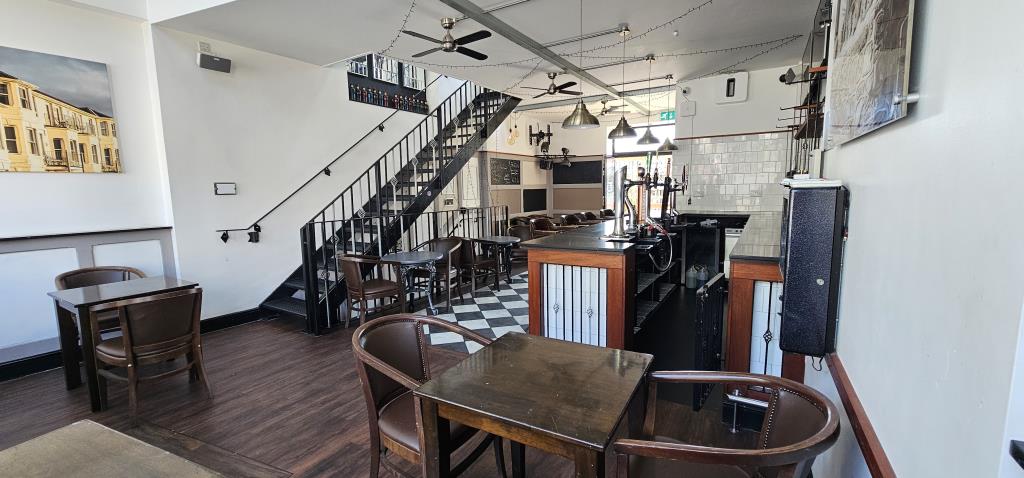 Lot: 173 - TOWN CENTRE FREEHOLD THREE STOREY BAR WITH GARDEN AND PARKING - The bar from the right hand side